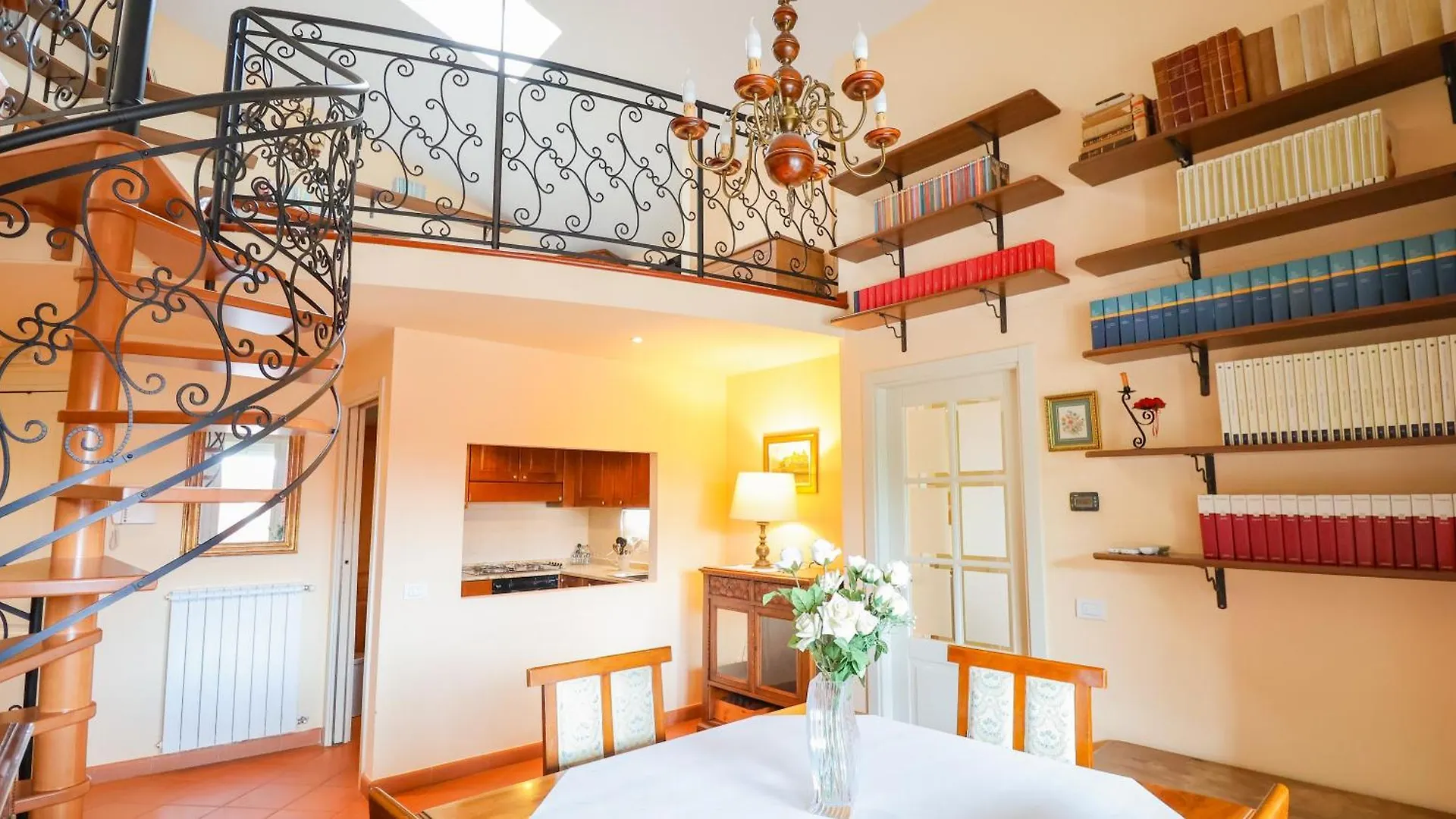 Prestige Apartment Near The Centre - With Balcony, Wi-Fi Pistoia Itália