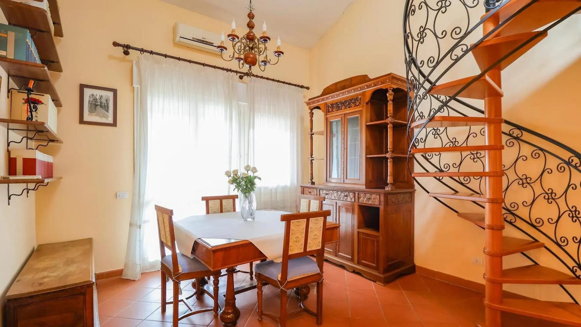 Prestige Apartment Near The Centre - With Balcony, Wi-Fi Pistoia