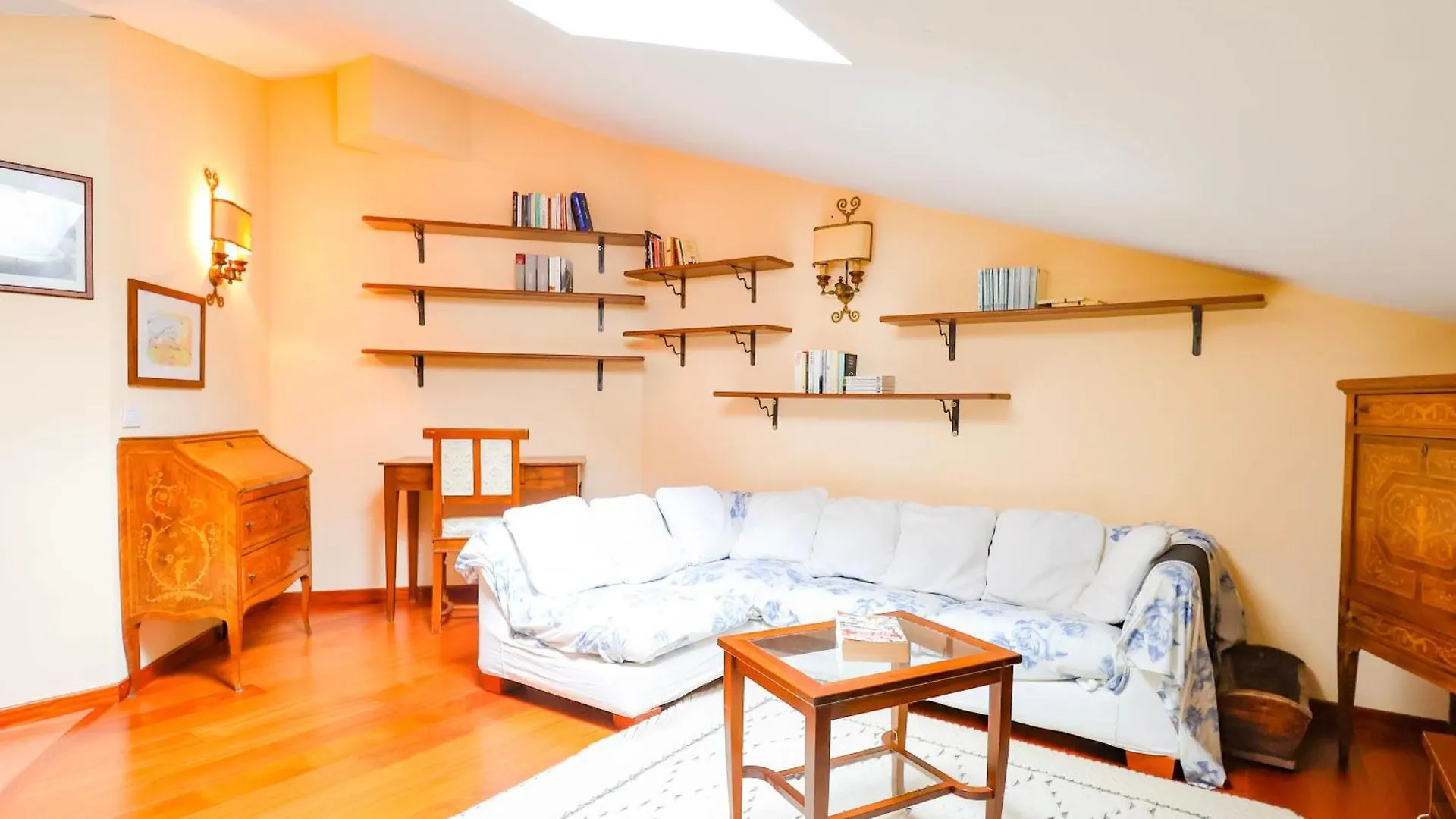 Prestige Apartment Near The Centre - With Balcony, Wi-Fi Pistoia