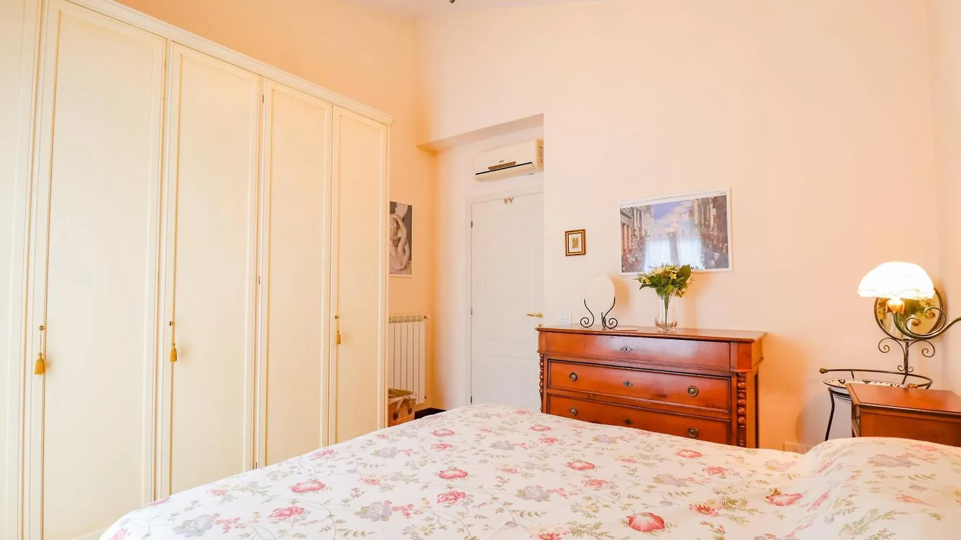 Prestige Apartment Near The Centre - With Balcony, Wi-Fi Pistoya