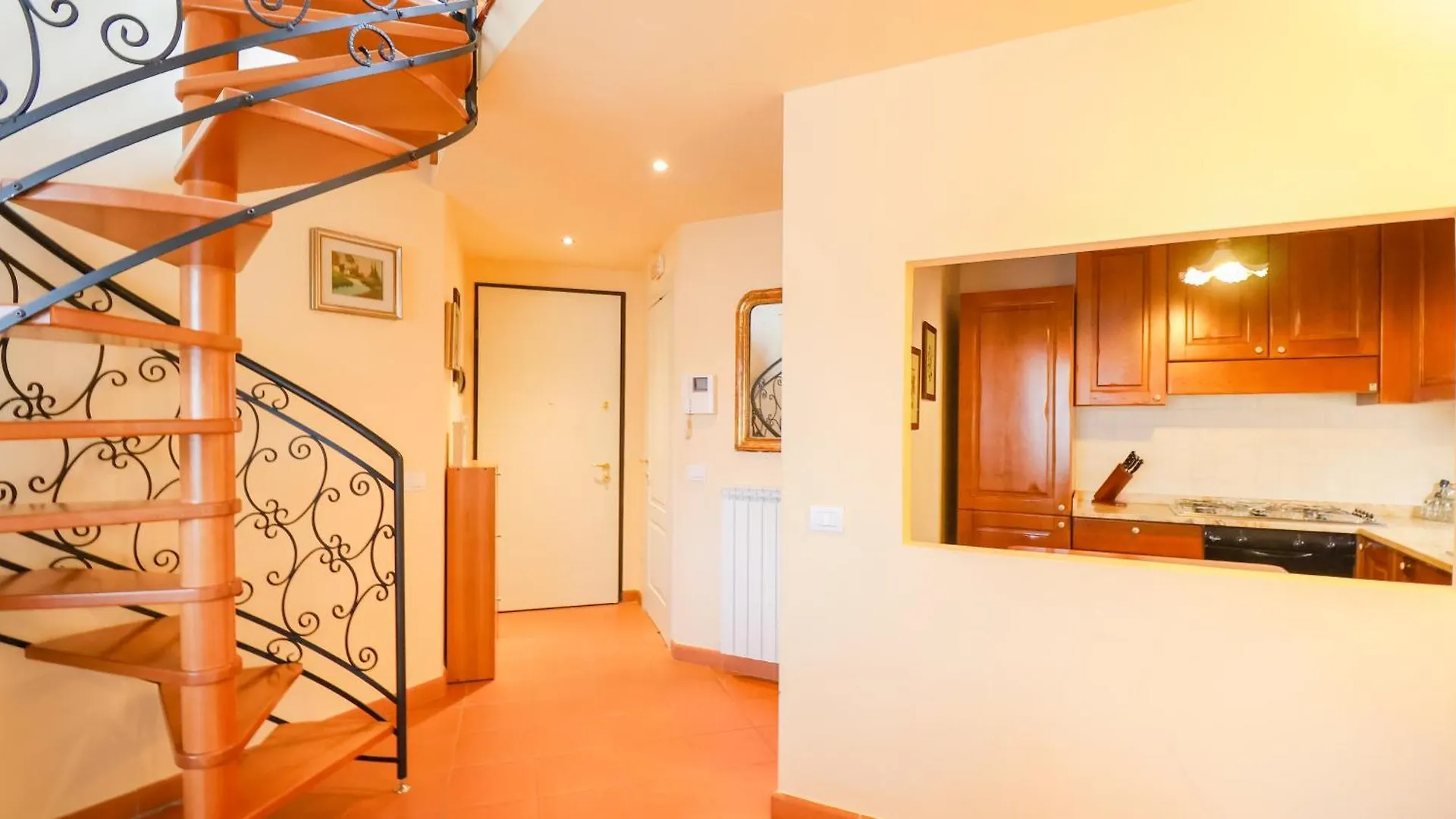 Prestige Apartment Near The Centre - With Balcony, Wi-Fi Pistoya Italia